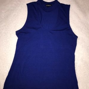 Low cut tank with attached choker
